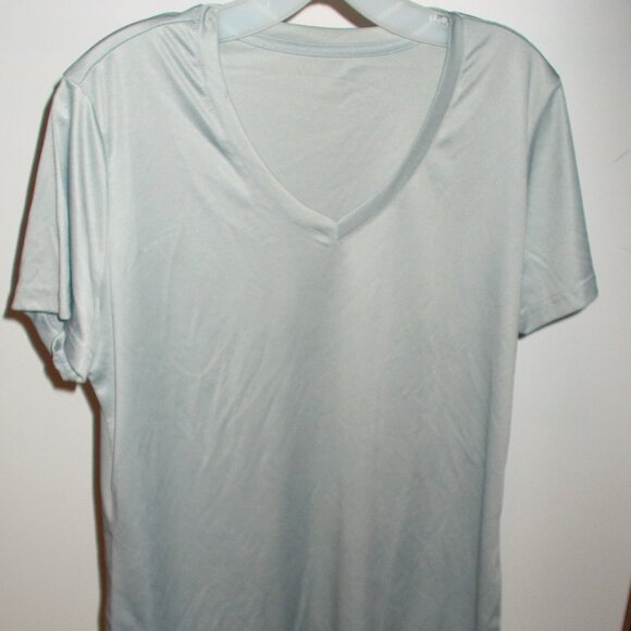 $7 Summer Sale! NWOT Dryfit tshirt in light gray in L - Picture 1 of 1